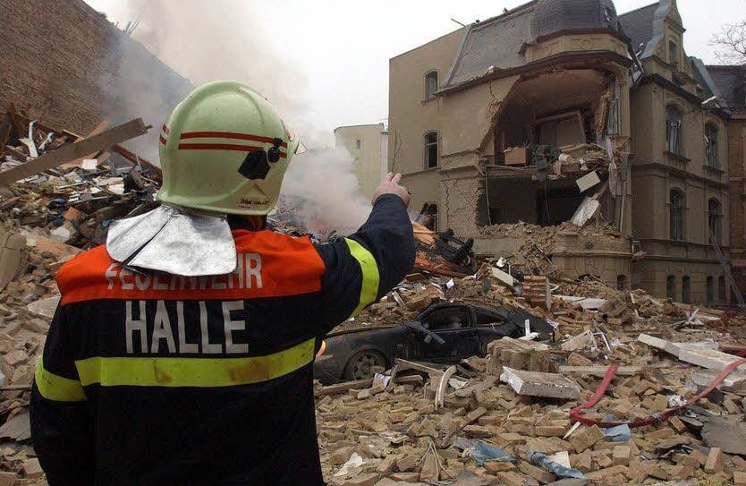 Die Stephanusstraße nach der Explosion im Dezember 2002