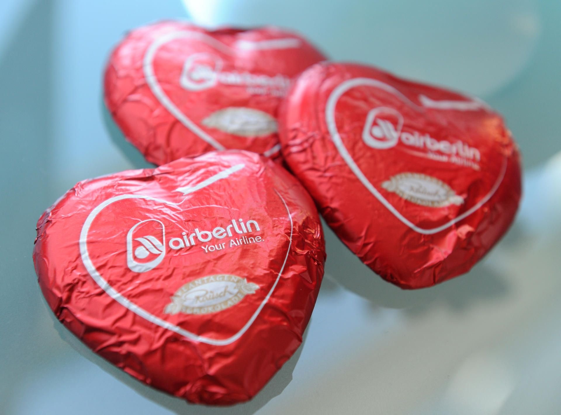 Die Schokoherzen der insolventen Fluggesellschaft Air Berlin wurden versteigert.