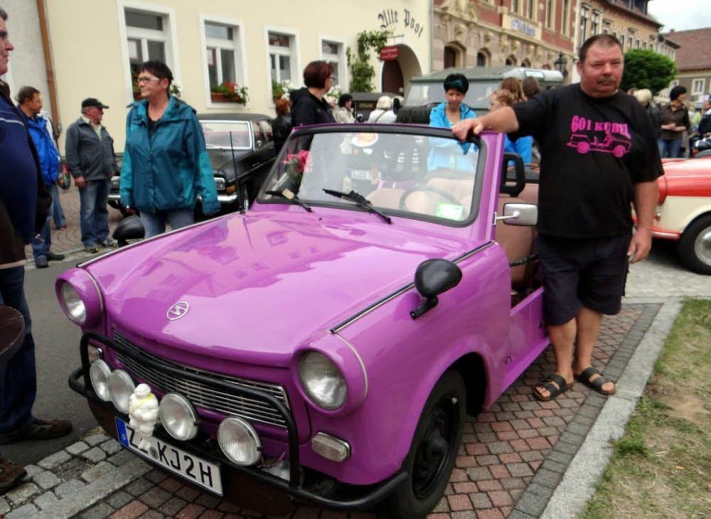 Gerd Hoppe aus Reuden mit seinem Kübelwagen