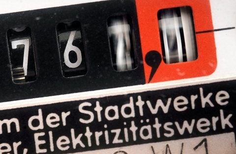 Der Zählerstand eines Wechselstromzählers in einem Haushalt.