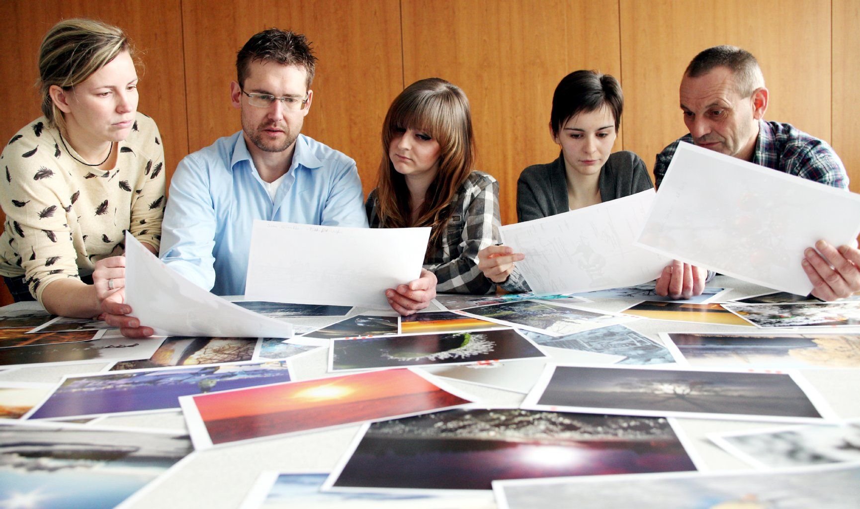 Die Jury bei der Auswahl der Sieger für den MZ-Winterbilderwettbewerb: Jessica Quick, Lars Geipel, Jessica Rosemann, Kathleen Kröger und Günter Bauer.