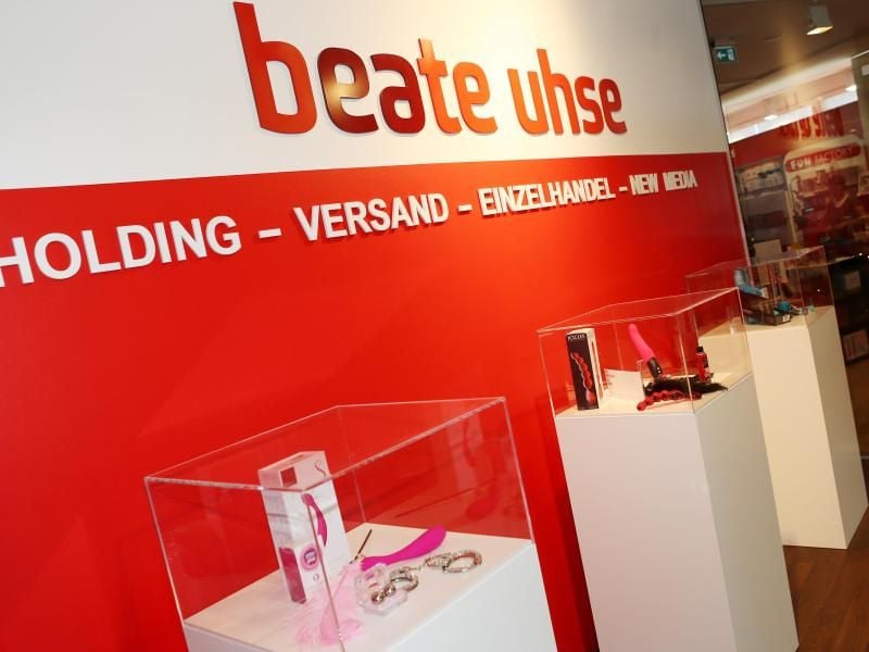 Erotikspielzeug liegt in einem Geschäft der Beate Uhse AG in Flensburg. Foto: Malte Christians/Archiv