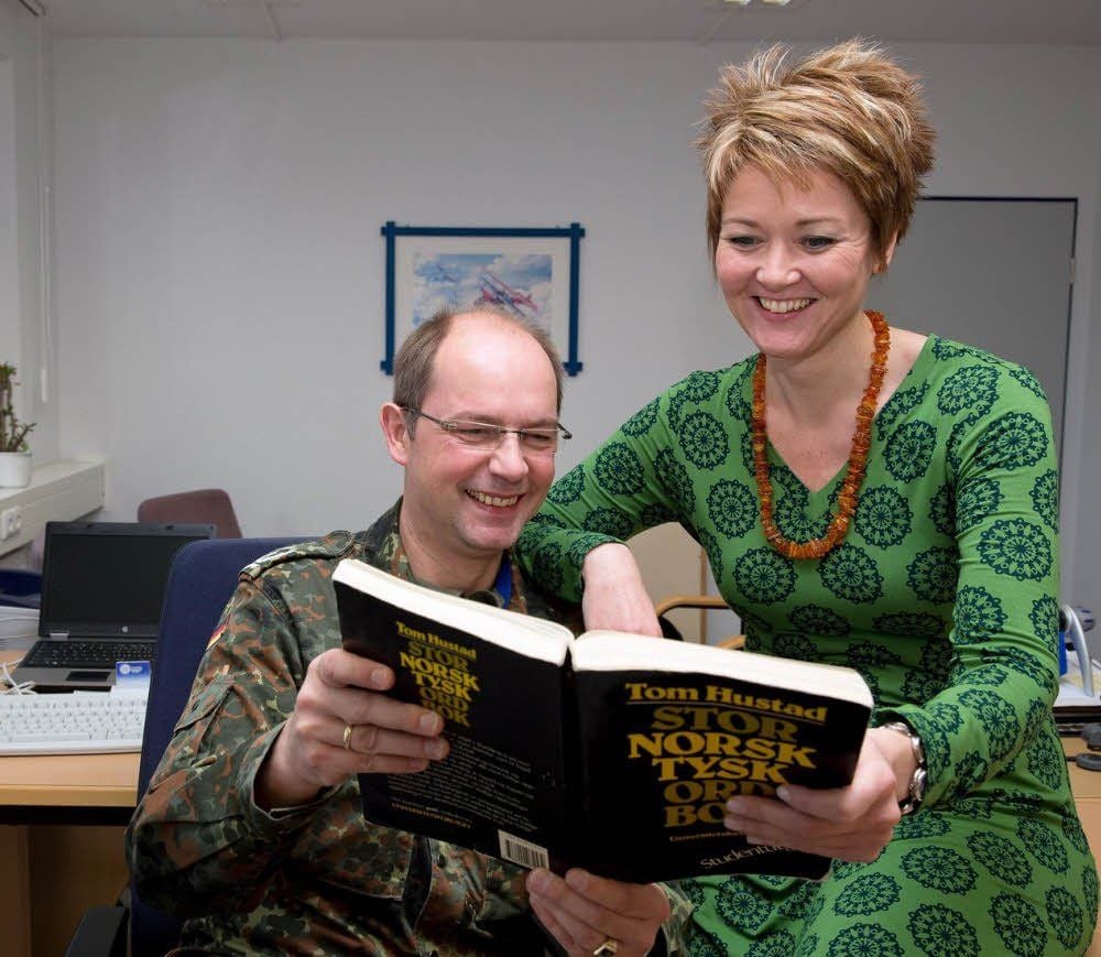 Das Blättern im Wörterbuch Norwegisch-Deutsch bleibt bis zum Dienstantritt im September für den künftigen Militärattaché Wiland Oerter und dessen Frau Dorthe noch ein alltägliches Ritual.