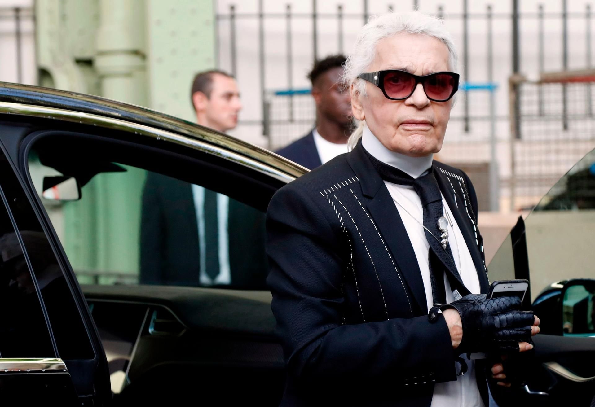 Karl Lagerfeld äußerte sich zu Angela Merkels Flüchtlingspolitik.