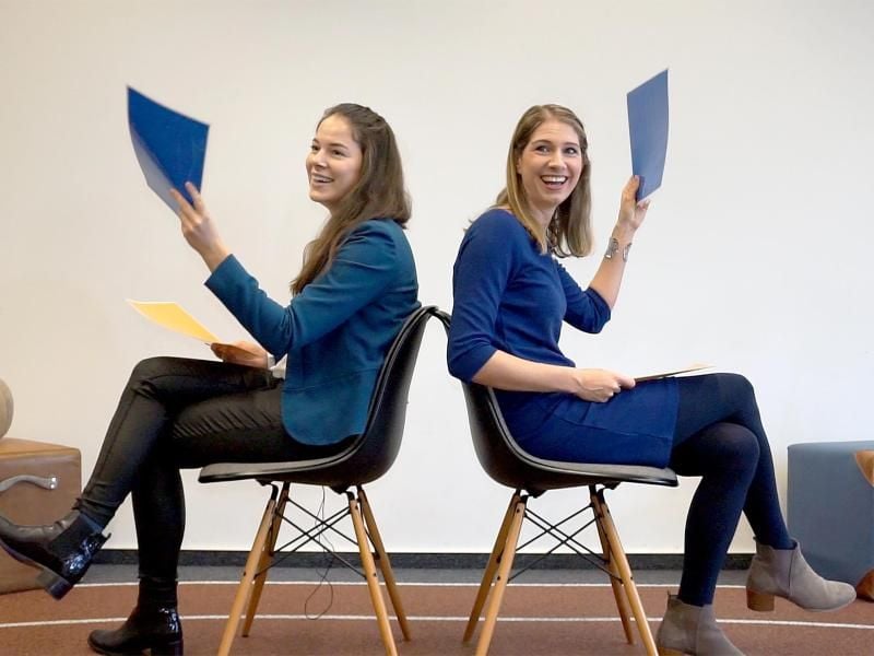 Die beiden Angestellten im Vertrieb es Softwareherstellers SAP Svenja Müller und Britta Freudenstein teilen sich eine Stelle. Foto: SAP