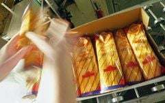 Nudelprodukte werden bei der Erfurter Teigwaren GmbH in Erfurt in Kartons verpackt . (Foto: ddp)
