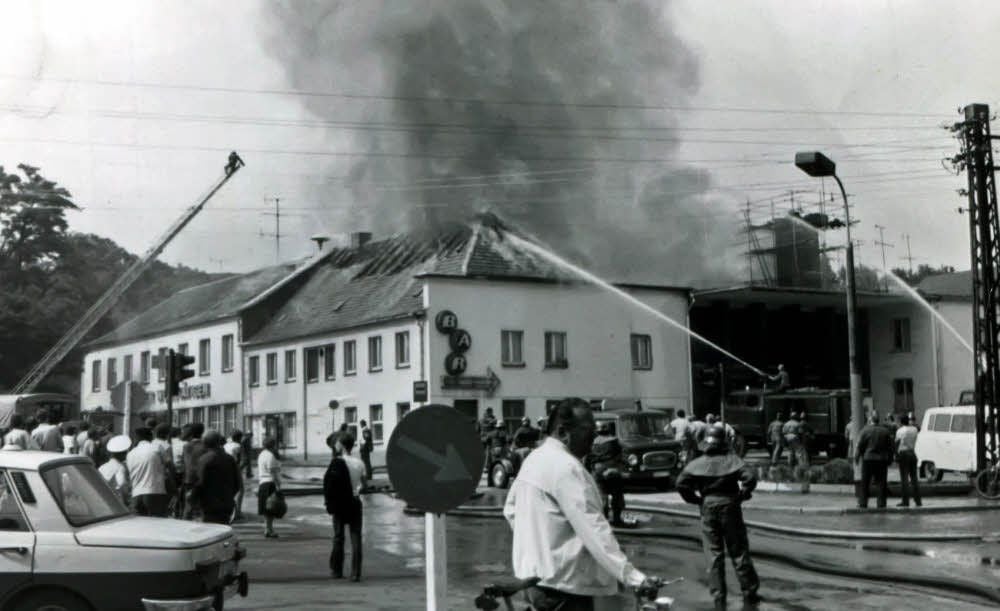 1987 wurde die Feuerwehr zu einem Großeinsatz gerufen, bei dem der Saal des Hauses der Werktätigen völlig niederbrannte.