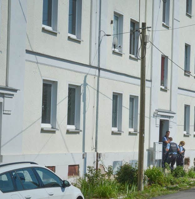 Tauschvorschlag der Stadt Köthen: Sie bekommt den Jugendklub Rüsternbreite (oben), der Landkreis die Angerstraße 51/52.