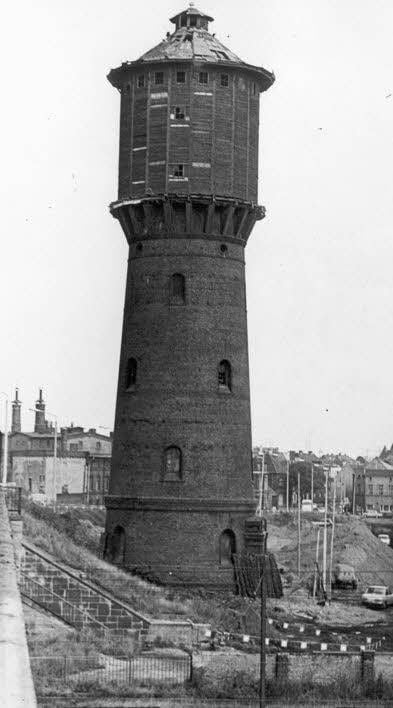 Der Bitterfelder Wasserturm war 45 Meter hoch.