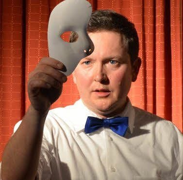 Mit dem Programm „Ein Landei kehrt zurück“, erzählt der Schauspieler aus Benndorf von seinem Werdegang.