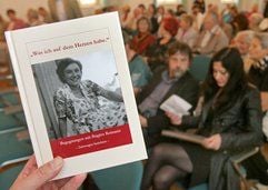 Zum 75. Geburtstag der Schriftstellerin Brigitte Reimann (1933-1973) stellt der Kunstverein Hoyerswerda ein Buch mit Zeitzeugenberichten vor. Die meisten der rund 600 Buchseiten sind Reimanns Jahren in Hoyerswerda gewidmet. (Foto: dpa)