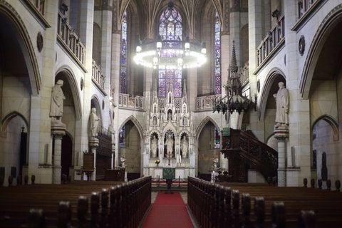 Der deutsche Reformator Martin Luther (1483-1546) hatte in der Wittenberger Stadtkirche am 31. Oktober 1517 durch das Anschlagen seiner 95 Thesen gegen den Ablasshandel und gegen den Papst die katholische Kirche ins Wanken gebracht. (FOTO: DPA)
