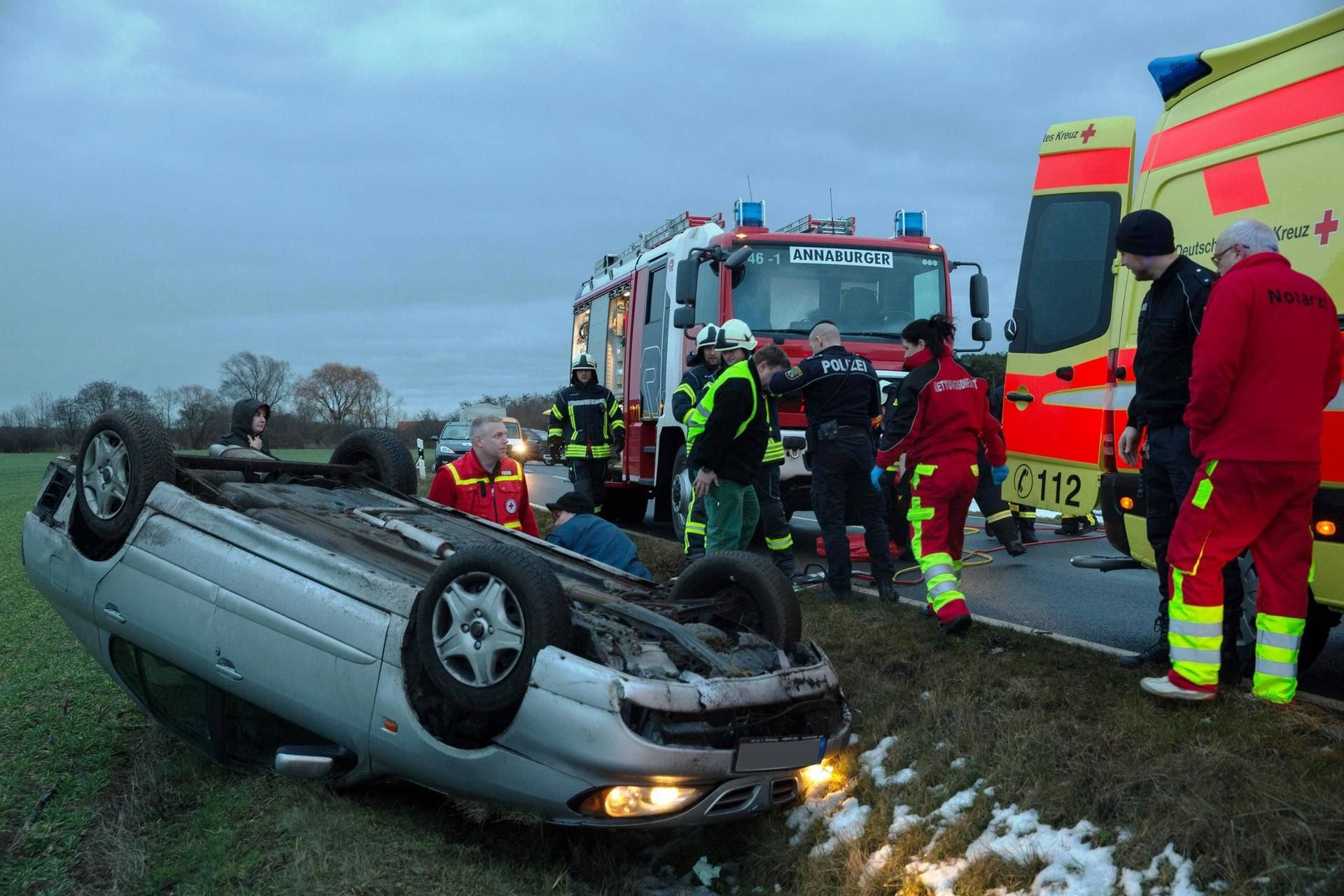 Zwischen Annaburg und Jessen verunglückte eine 61-Jährige.