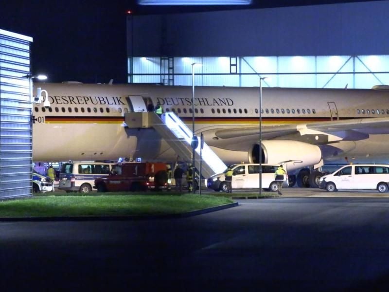 Nach einem technischen Defekt ihres Regierungsflugzeugs auf dem Weg zum G20-Gipfel in Argentinien sitzt Kanzlerin Merkel in Köln fest. Foto: TeleNewsNetwork