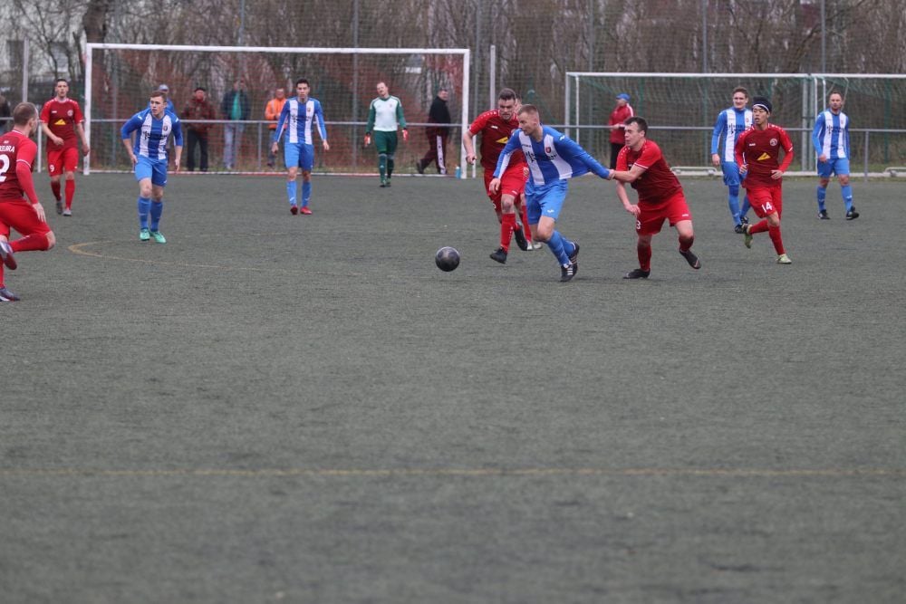 Fußball: Immer wieder liefen die Gästespieler den Kelbraern davon.