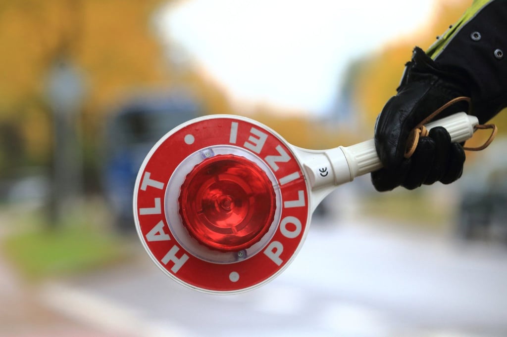 Ein Drogenvortest untermauerte, dass der Fahrer unter Drogeneinfluss stehen könnte.