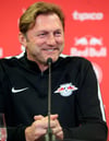 RB-Leipzig-Trainer Hasenhüttl stellt sich den Fragen der Journalisten bei der Pressekonferenz.