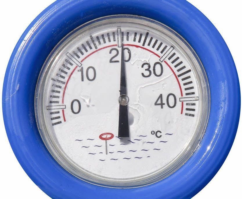Am Dienstagnachmittag kletterte die Wassertemperatur im Schwimmbecken des Freibades in Bad Lauchstädt auf knapp über 20 Grad Celsius.