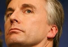 Der SPD-Landesvorsitzende Mathias Petersen spricht in Hamburg bei einer Pressekonferenz. (Foto: dpa)