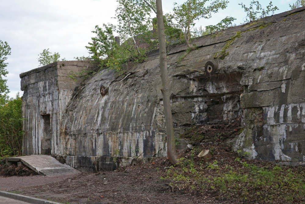 Der Luftschutzbunker in Krumpa ist eins von drei noch bestehenden Originalgebäuden des ehemaligen Treibstoffwerks der Wintershall AG/Werk Lützkendorf.