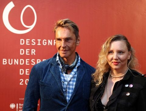 Modedesigner Wolfgang Joop mit Tochter Florentine in Berlin bei der Verleihung des Designpreises der Bundesrepublik Deutschland 2012. (FOTO: DPA)