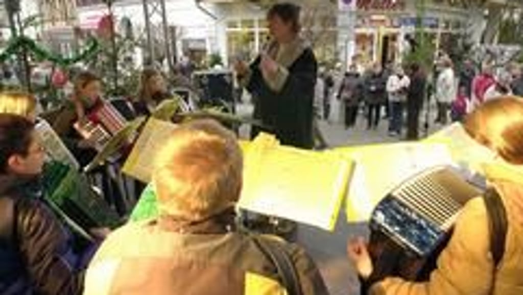 Weihnachtsmarkt Thale Weihnachtsmarkt Thale Volksfest inmitten