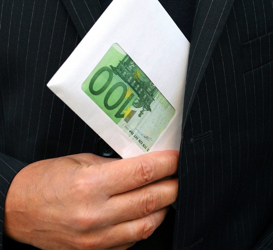 Top-CEOs verdienen im Schnitt 204 Mal so viel wie ihre Mitarbeiter – Larry Page (Google), Mark Zuckerberg (Facebook) und Jeff Bezos (Amazon) rangieren aber am unteren Ende der Skala.