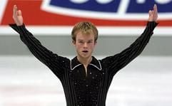 Bei den Deutschen Meisterschaften im Eiskunstlauf jubelt am Freitag (07.01.2005) Stefan Lindemann in Oberstdorf (Kreis Oberallgäu) nach seinem Kurzprogramm. Nach dem Kurzprogramm führt der amtierende Deutsche Meister in der Herren-Konkurrenz. (Foto: dpa)