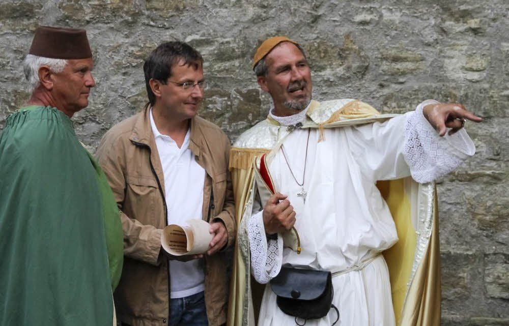 OB Jens Bühligen (mit Urkunde) an der Seite Thietmars (r.)