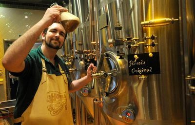 Braumeister Andreas Hegny prüft in Hamburg in der Brauerei an Bord der "AIDABlu" in einem Lager den Gärprozess des Bieres. (FOTO: DDP)