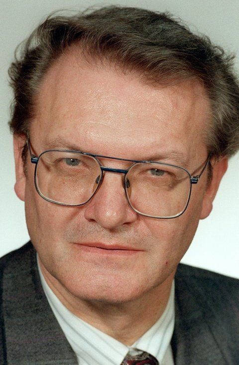 Das Foto vom 25.02.1990 zeigt den letzten DDR-Wirtschaftsminister Gerhard Pohl (CDU). Der letzte DDR-Wirtschaftsminister Gerhard Pohl ist tot. (FOTO: DPA)