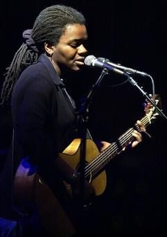 Die amerikanische Folksängerin Tracy Chapman 2003 in Hamburg. (Foto: dpa)