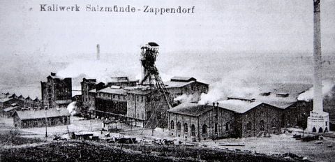 Ein Foto aus den 1920er Jahren zeigt die Zappendorfer Kali-Schachtanlage mit dem nicht mehr existierenden Förderturm. (FOTO/REPRO: JAN MÖBIUS)