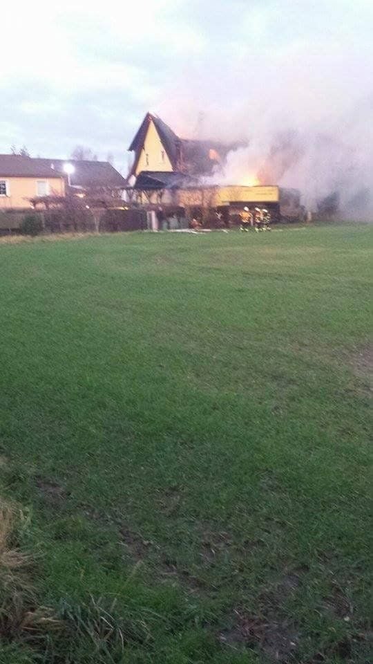 In der Nacht zu Samstag stand eine Garage in der Mittelstraße in Raguhn-Jeßnitz in Brand.