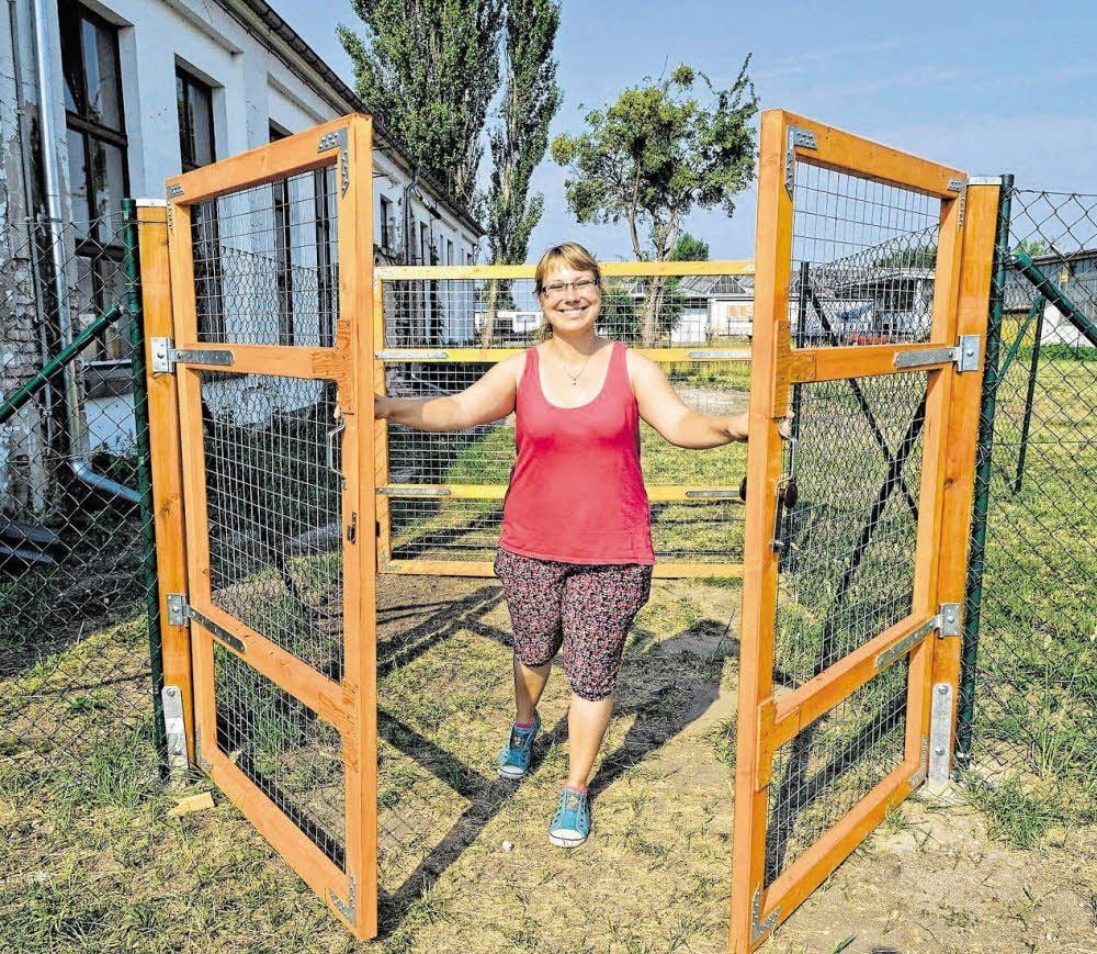 Herzlich willkommen! heißt Anne-Kathrin Naumann ihre bellenden Schützlinge.
