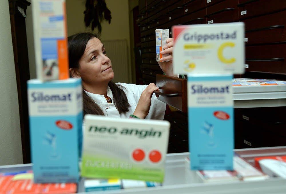 Pharmazieingenieurin Carolin Drescher empfiehlt ganz gezielt und individuell im Gespräch.