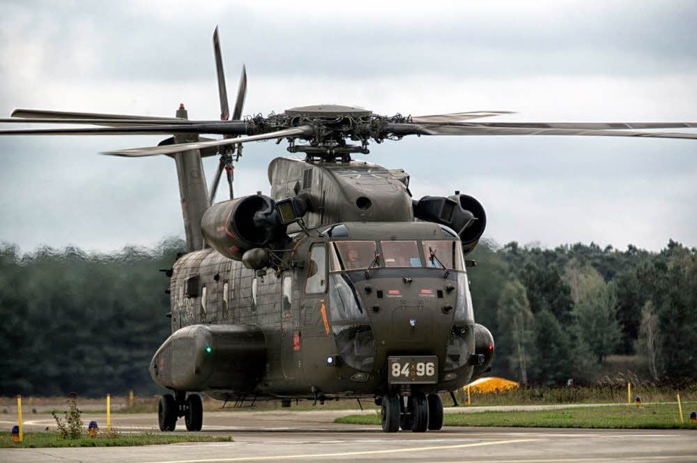 Ein CH-53-Hubschrauber auf dem Fliegerhorst in Holzdorf