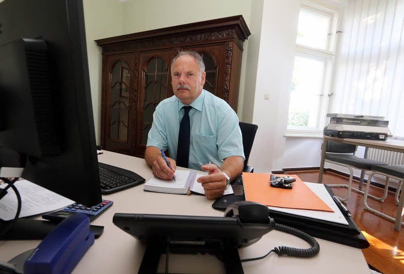 Klaus-Rüdiger Neubauer an seinem neuen Arbeitsplatz. Der Terminkalender füllt sich von Tag zu Tag.