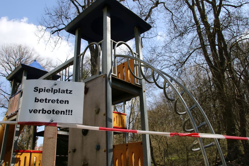 Der Spielplatz im Park in Emseloh ist seit Monaten gesperrt.