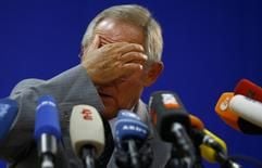 Bundesinnenminister Wolfgang Schäuble (CDU) spricht am 18. August 2006 in Berlin bei einer Pressekonferenz zu den Journalisten. (Foto: ddp)