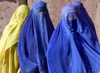 Mit Burkas verschleierte afghanische Frauen (FOTO: DPA)