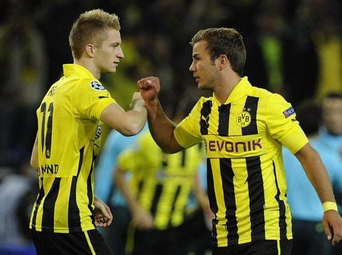 Die Dortmunder Youngster Marco Reus (l) und Mario Götze mögen auch die selbe Musik