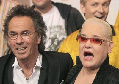 Die Moderatoren Hella von Sinnen und Hugo Egon Balder. Balder liebt Kalauer. Am Montag feiert Balder seinen 60. Geburtstag. (FOTO: DPA)