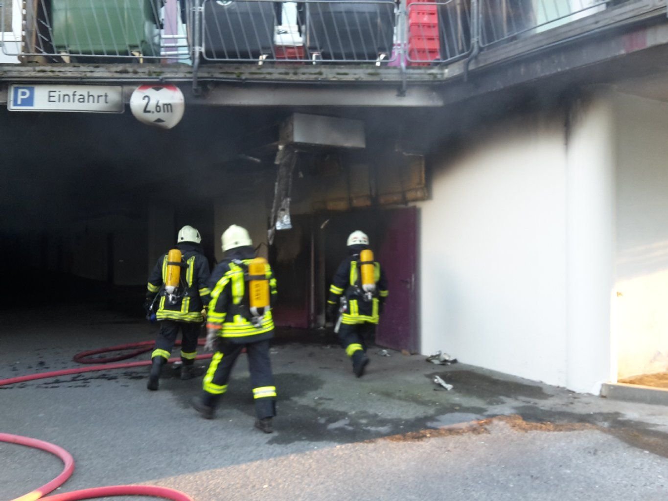 In Grana hat es in der Tiefgarage gebrannt. Neun Feuerwehren und die hauptberuflichen Kräfte von Zeitz waren im Einsatz.