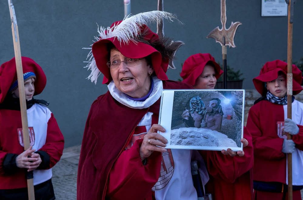 Angela Biemann als Stadthauptmann.