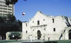 Hauptattraktion San Antonios - die Festung Alamo war 1836 der Schauplatz eines blutigen Kampfes zwischen Texanern und Mexikanern. (Foto: dpa)