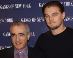 Der Hollywood-Star Leonardo DiCaprio (r) und der amerikanische Regisseur Martin Scorsese stehen am Donnerstag (09.01.2003) in Berlin vor einem Plakat mit dem Titel ihres neuen Films "Gangs of New York". Der Streifen hat am 20.02.2003 Premiere in Deutschland. (Foto: dpa)