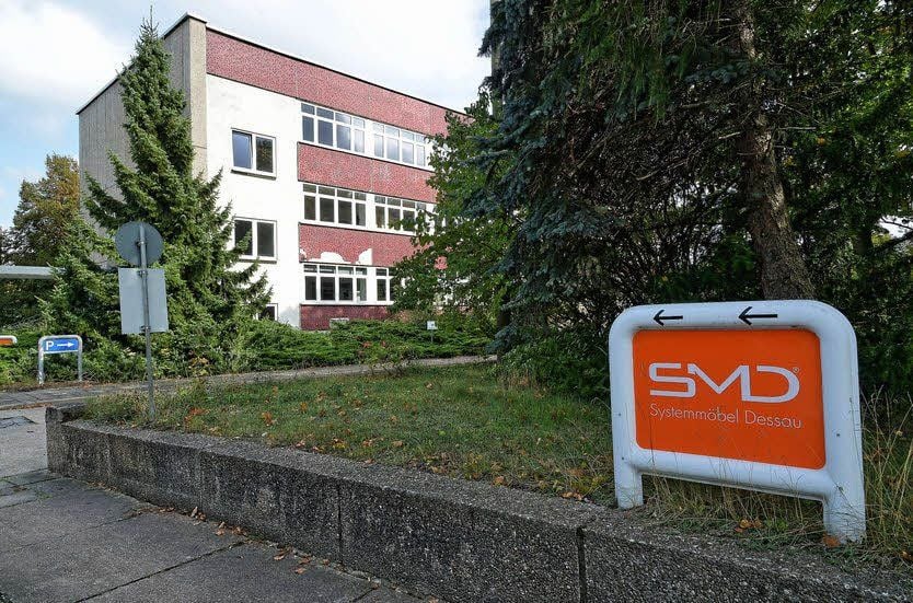 Die Firma Systemmöbel macht gerade schwere Zeiten durch.