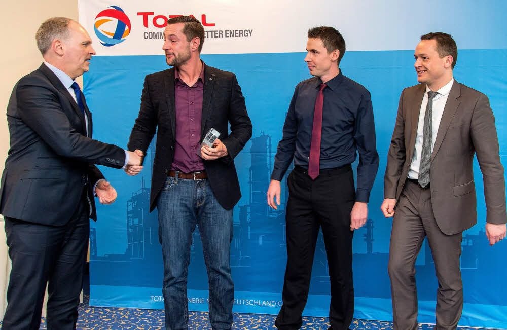 Willi Frantz, Marcel Sorge, Sebastian Coccejus und Hardy Schramm bei der Preisübergabe (v.l.)
