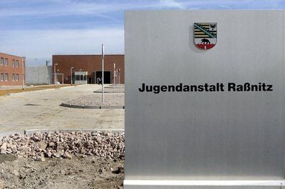 Die Jugendanstalt in Raßnitz verfügt insgesamt über 382 Haftplätze.